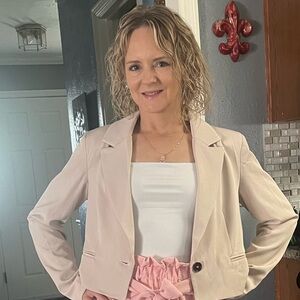 Meet your Posher, Holly